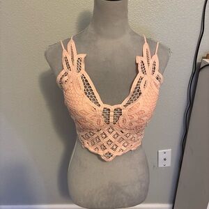 Peach Lace Bra with Plunging V-neck and Strappy Design, Sz M